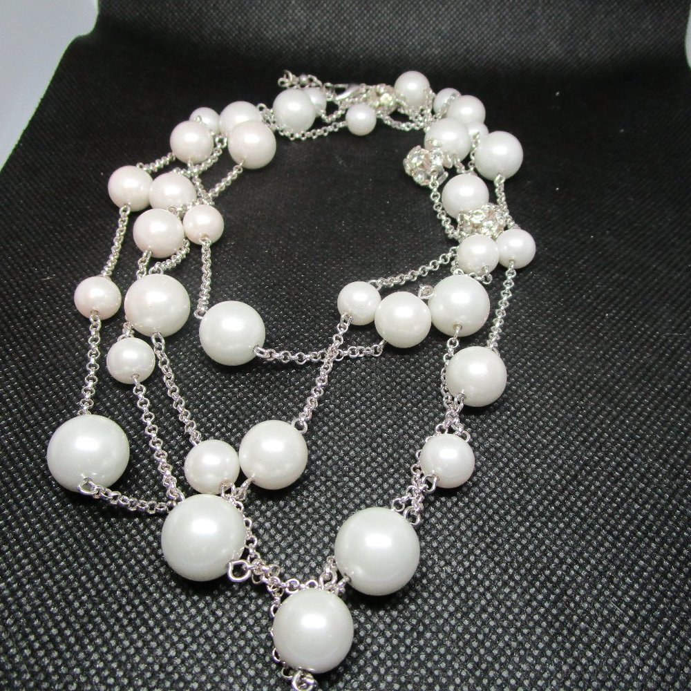 White House Black Market Pearl Necklace
